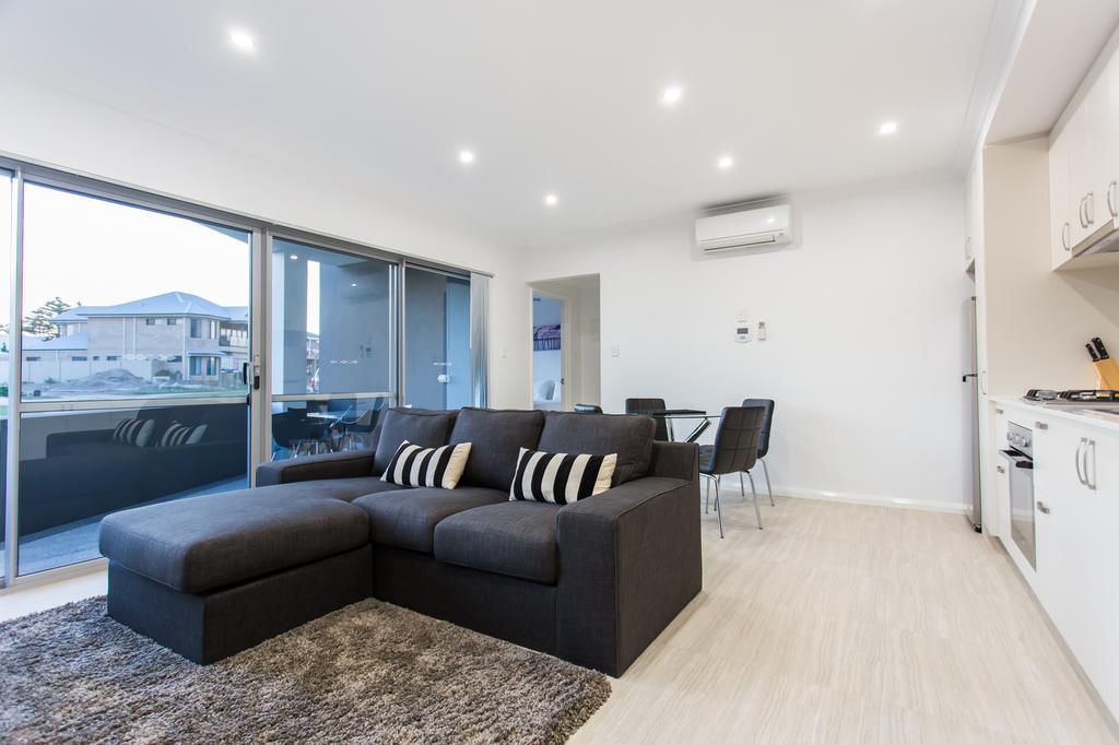 Reflections By Rockingham Apartments חדר תמונה